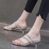 Sapatos de Salto Alto Baixo de 3cm para Mulheres 2024 Novo Verão Sandálias de Salto Agulha Bico Aberto Strass Tiras Finas Chinelos Femininos para Usar ao Ar Livre