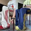 Calças esportivas leves de verão com três listras, calças casuais de perna larga de secagem rápida para homens, corte reto e folgado