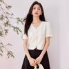Nova Blusa de Chiffon com Fivela Estilo Chinês Feminina Verão 2024 Nova Elegante Estilo Nacional Decote V Manga Curta Bolha Top Curto
