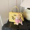 Bolsas Pequenas Populares para Mulheres Este Ano 2025 Novas Bolsas Quadradas Pequenas com Textura da Primavera na Moda Design de Nicho Bolsa Transversal de Ombro Único