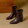 Botas curtas de couro, novas botas de salto alto estilo britânico para outono e inverno, bico fino afinador, zíper traseiro, salto grosso botas femininas