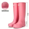 Nuevas botas de lluvia de moda para mujer de caña alta para uso en exteriores, botas de lluvia para adultos, zapatos impermeables antideslizantes, botas de goma resistentes al desgaste para cocina