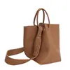 Bolsa Tote Casual Transfronteiriça para Mulheres 2025 Inverno Nova Textura de Alto Padrão Estilo Estrangeiro Luxo Leve Bolsa de Ombro Único Transversal