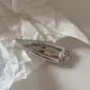 Acessórios de cabelo únicos para o uso diário: Grampos de cabelo de couro prateado, grampos de cabelo florais, versáteis e de alta qualidade, franja estilo doce e descolada, presilhas