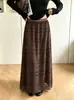 Saia midi de renda marrom para mulheres, nova coleção de outono 2026, cintura alta, saia longa evasê que afina a silhueta, design vintage vazado com barra flare