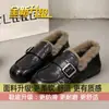 Sapatos Bean Bean Plus Veludo Estilo Quente Sapatos Pequenos de Couro Femininos 2026 Outono/Inverno Novos Mocassins Confortáveis Sapatos Simples de Fundo Plano Femininos