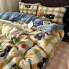 Juego de ropa de cama de cuatro piezas A-class de terciopelo de leche, fresco y simple, para otoño e invierno, cálido y engrosado, terciopelo de coral de doble cara, juego de tres piezas de dibujos animados