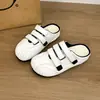 Zapatos blancos casuales de suela gruesa, mules de punta cerrada para mujer, nuevo estilo coreano 2026, mules slip-on que aumentan la altura