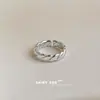 Anillo Abierto Trenzado Estilo Minimalista Moda Versátil para Viajes Cotidianos Tono Plateado Anillo Ajustable de Gama Alta