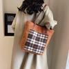 Temperamento Nicho Popular Contraste Cuadros Bolso 2025 Invierno Ropa de Trabajo Lana de Cordero Moda Versátil Bolso de Hombro de Mano