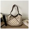 Bolso de mano casual de gamuza para mujer, nuevo bolso de hombro de lunares de moda otoño 2026, bolsa de mano tipo tote de gran capacidad para el día a día