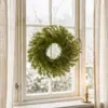 Corona de planta verde de Navidad de alerce artificial, corona de pino artificial, decoración para puerta y ventana del hogar, adorno de Navidad