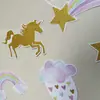 Cartão pendurado em espiral de unicórnio com glitter dupla face, nuvens arco-íris, estrelas e outras decorações atmosféricas