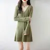 Vestido de Lã 100% Puro com Decote em V para Mulheres no Outono e Inverno, Saia de Tricô de Manga Sino Pequena para Usar por Baixo, Saia Suéter, Comprimento Médio