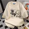 Camiseta de Manga Corta con Estampado de Letras Graffiti de Diseño de Nicho para Mujer Verano 2025 Casual Holgada Cuello Redondo Top de Pareja