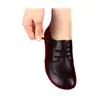 Zapatos de piel suave 2026 primavera/verano nuevos zapatos de piel para madres, suela suave, casual, antideslizantes, zapatos versátiles para mujeres de mediana edad y mayores