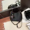 Bolsa de Mão com Corrente Retro de Luxo Feminina 2026 Nova Bolsa Simples de Ombro Versátil Bolsa Transversal