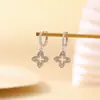 Pendientes de Trébol de Cuatro Hojas Chapados en Oro de Plata de Ley S925 Yuebao Jewelry, Modernos y Lujosos, Broches y Pendientes de Alta Gama para Mujer al por Mayor