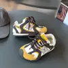 Zapatillas para niños 2025 verano nuevas Zapatillas de entrenamiento alemanas para niñas transpirables versátiles zapatos casuales para niños zapatillas versátiles