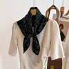 Pañuelo de seda cuadrado pequeño vintage de terciopelo de imitación, hebilla de cuero de caballo verde, bufanda universal para traje y diadema.