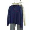 Foto Real de Suéter Cardigan de Tricô com Fio Cardado de Tamanho Grande para Outono e Inverno para Usar por Dentro ou por Fora com Botões de Coração Bordados para Mulheres