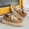 Nuevas zapatillas casuales ligeras para todas las estaciones, zapatos de hombre modernos y versátiles, zapatillas deportivas para correr con suela gruesa para aumentar la altura