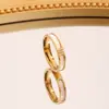 Nueva moda simple tres diamantes color concha anillo de diamantes acero de titanio chapado en oro rosa amantes anillo de comida al por mayor