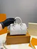 Bolsa Almofada Branca com Monograma Modelo 2026 para Mulheres, Estilo Nicho de Luxo, Bolsa Transversal com Corrente Fashion Versátil