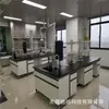 Producción de Bancos Experimentales de Acero-Madera con Cubiertas de Tablero Físico-Químico Resistentes a Ácidos y Álcalis