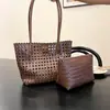 Bolso tote tejido hueco nuevo 2026, de alta gama, gran capacidad, bolso de hombro para ir al trabajo, ocio, vacaciones y uso en la playa