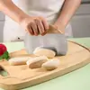 Cortador de Harina de Acero Inoxidable Más Vendido por el Fabricante con Rasqueta Medidora, Cortador de Rollos de Arroz para Salchicha, Rasqueta de Harina para Pastel Semicircular, Cortador Ondulado