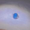 Anillo atmosférico de calcedonia blanca hielo con incrustaciones plateadas, elegante anillo de jade para mujer con ágata verde esmeralda