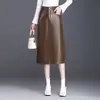 Falda de cuero de longitud media, moderna y versátil, para mujer, nueva de otoño e invierno 2026, de cintura alta, entallada, con abertura, tipo lápiz