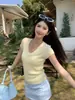 Top de tricô amarelo com gola U e manga curta para mulheres, adequado para primavera e outono, novo top estilo dopamine Miu 2026, branco, tamanho único