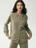 Suéter 100% cashmere de caimento solto para mulheres, um cardigã sofisticado para usar por cima combinado com calças elegantes de corte reto - um conjunto de duas peças