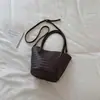 Bolsa de gran capacidad para la axila, bolsa de color liso, bolso tote con patrón tejido nuevo para principios de otoño de 2026, bolso tipo cesta simple de un solo hombro