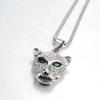 Collar con colgante de cabeza de leopardo con ojo verde y diamante de moda nacional, personalidad moderna, joyería informal de acero y titanio para hombres y mujeres, suministro transfronterizo.