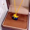 Colgante de Esmalte Chapado en Oro con Diamantes, Presentando una Calabaza de la Suerte, Accesorio de Moda de Lujo Tradicional para el Año Zodiacal del Caballo, para Mujeres
