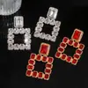 Brincos Pendentes Quadrados Vazados Cravejados de Diamantes Exagerados Europeus e Americanos Agulha de Prata Brincos de Tarraxa da Moda para Mulheres com Senso de Design e Estilo de Nicho