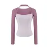 Venta al por mayor de ropa para mujer transfronteriza: nueva camiseta pura y seductora de dos piezas falsas con bloques de color, cuello halter, manga larga, corte ajustado, cuello cuadrado y bajo corto