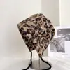 Sombrero de Cubo con Estampado de Leopardo Dulce y Fresco para Mujer, Nuevo Estilo de Invierno Versátil Casual Sombrero Loli, Gorro Cálido a Prueba de Frío para Exteriores