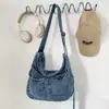 Nova bolsa transversal de jeans com lavagem vintage para mulheres, bolsa meia-lua de dois bolsos estilo workwear, bolsa de ombro de grande capacidade para o dia a dia para homens