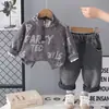 Conjunto de Verão para Meninos 2024 Novo Tendência Estilo Coreano Roupas Infantis Bebê Menino Celebridade da Internet Camiseta e Shorts Conjunto de Duas Peças