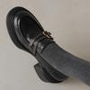 Mocasines de estilo británico para mujer, primavera 2025, suela gruesa, pequeños zapatos de cuero con remaches, hebilla de cinturón, piel de oveja, una sola capa.