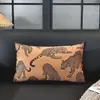 Almohada Decorativa de Lujo Ligero Americano Color Té con Leche Jacquard de Terciopelo de Alta Calidad Cubierta para Cojín de Respaldo de Sofá, Sala de Estar, Mesita de Noche Estilo Moderno de Mediados de Siglo