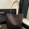 2026 Outono Inicial Nova Bolsa de Ombro Único com Textura Trançada Bolsa de Mão Casual de Grande Capacidade Bolsa de Ombro Bolsa Tote Retro para o Dia a Dia Tendência