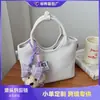 Bolsa balde simples de moda transfronteiriça, novo modelo de primavera, textura de alta qualidade, bolsa de ombro e transversal versátil para o dia a dia para mulheres