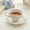 Juego de taza de café y platillo de cerámica con diseño floral pequeño, estilo francés, con pintura dorada, estilo europeo de lujo, con luz colgante para el té de la tarde.