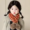 Novo estilo coreano cachecol infantil outono e inverno estilo estrangeiro quente meninos e meninas bebê inverno cor à prova de vento lenço cruzado