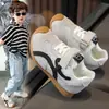 Novos tênis esportivos infantis, tênis de couro da moda outonal para meninos e meninas, sapatos casuais para crianças